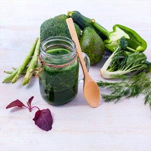 تصویر با کیفیت آب سبزیجات و سبزیجات